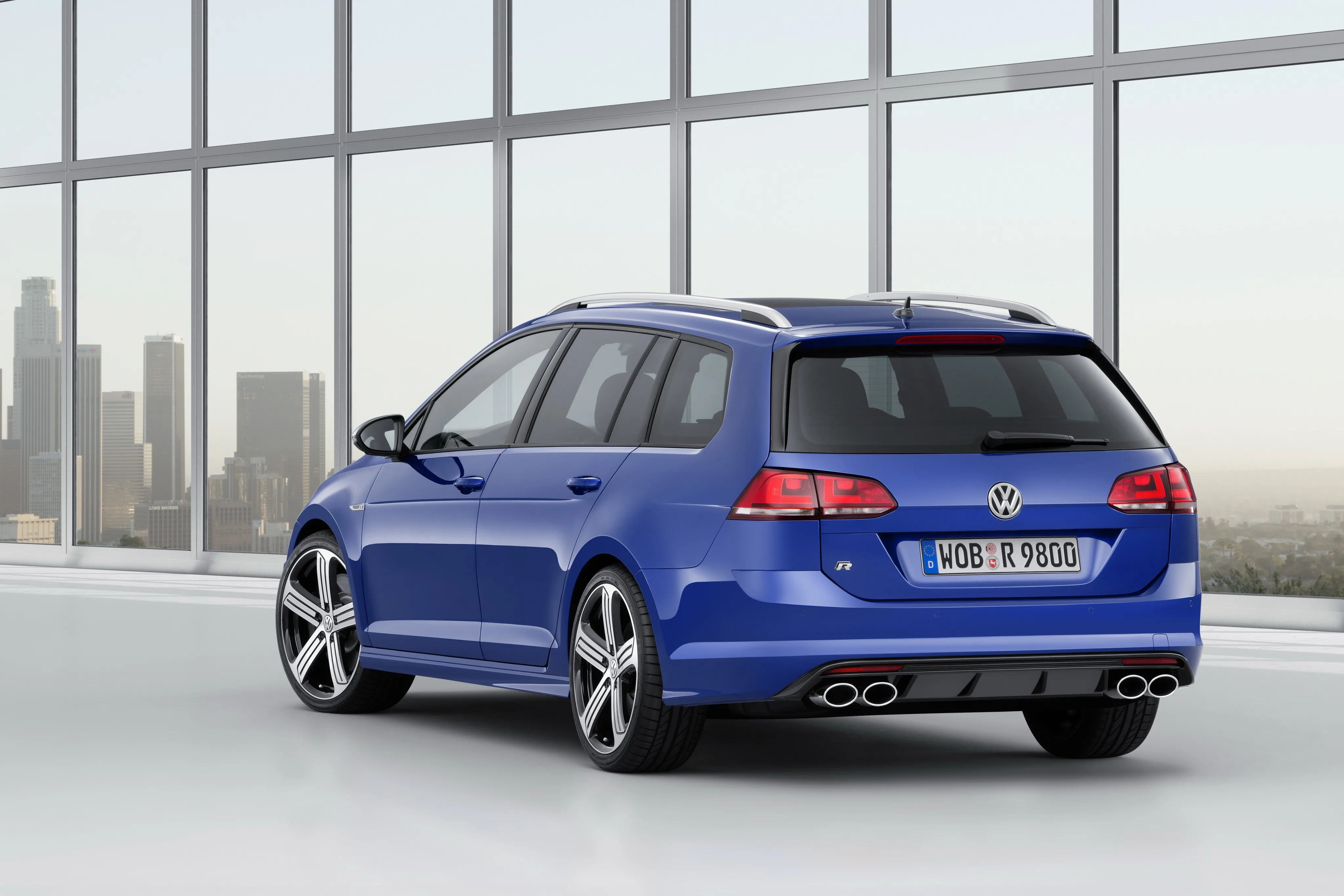 VOLKSWAGEN-Golf-R-Variant-5437_21.jpg