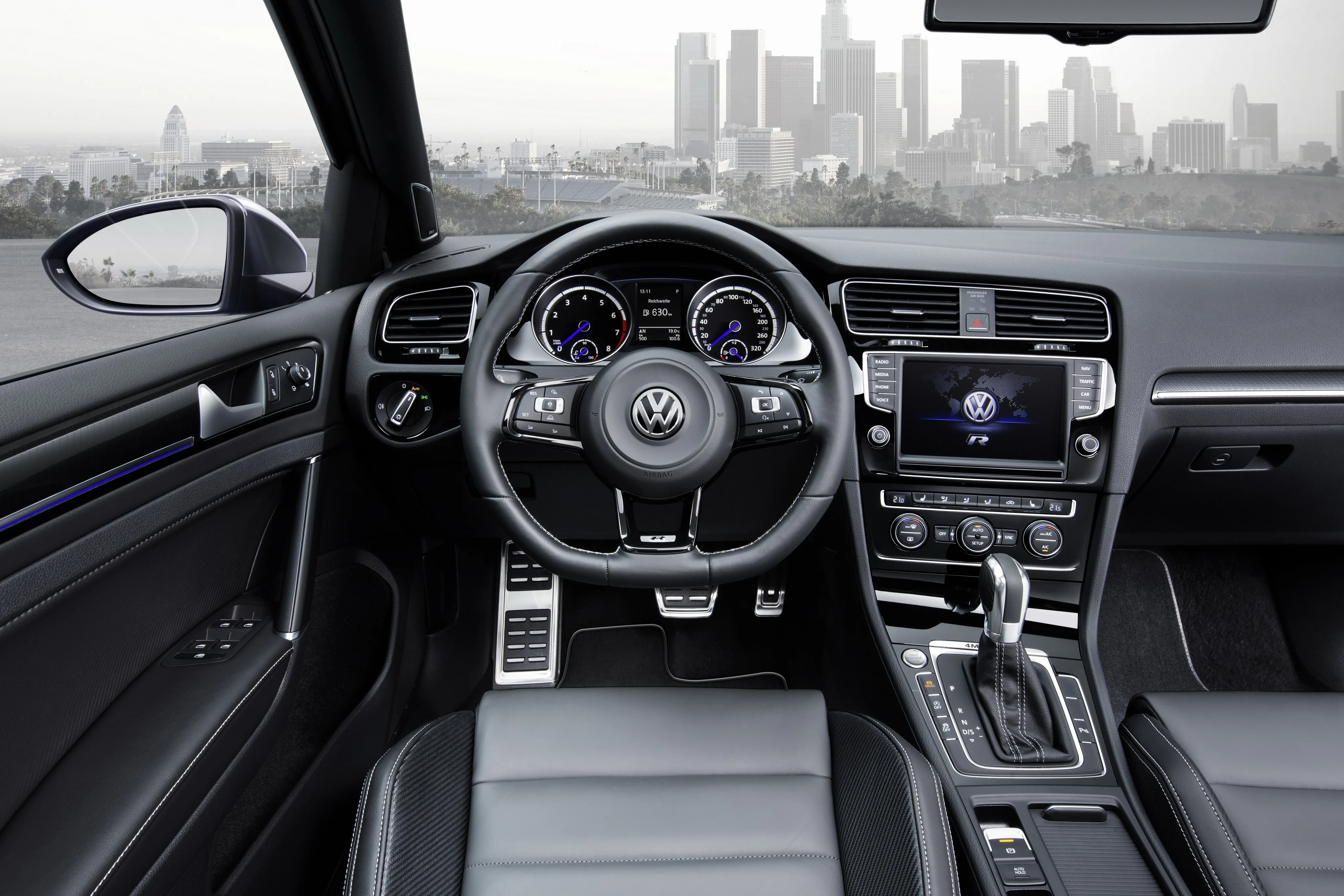 VOLKSWAGEN-Golf-R-Variant-5437_5.jpg