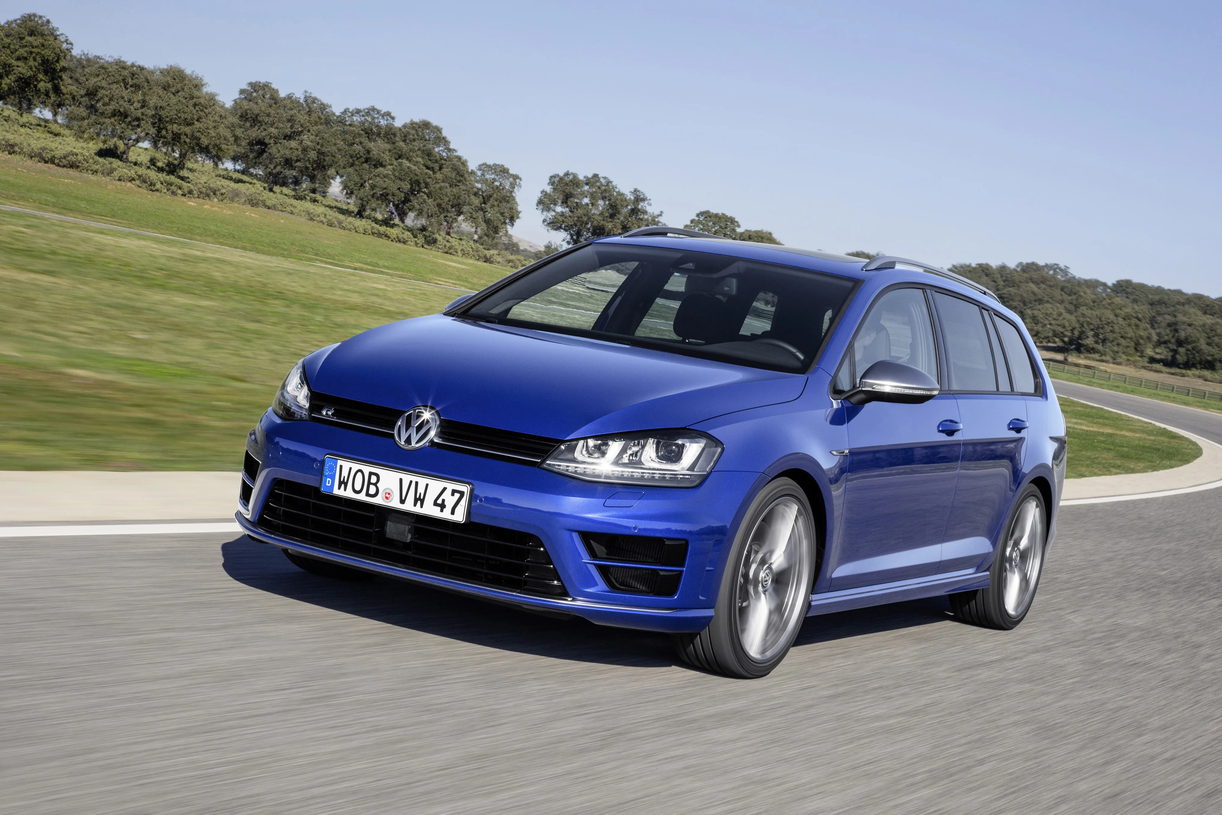 VOLKSWAGEN-Golf-R-Variant-5437_9.jpg