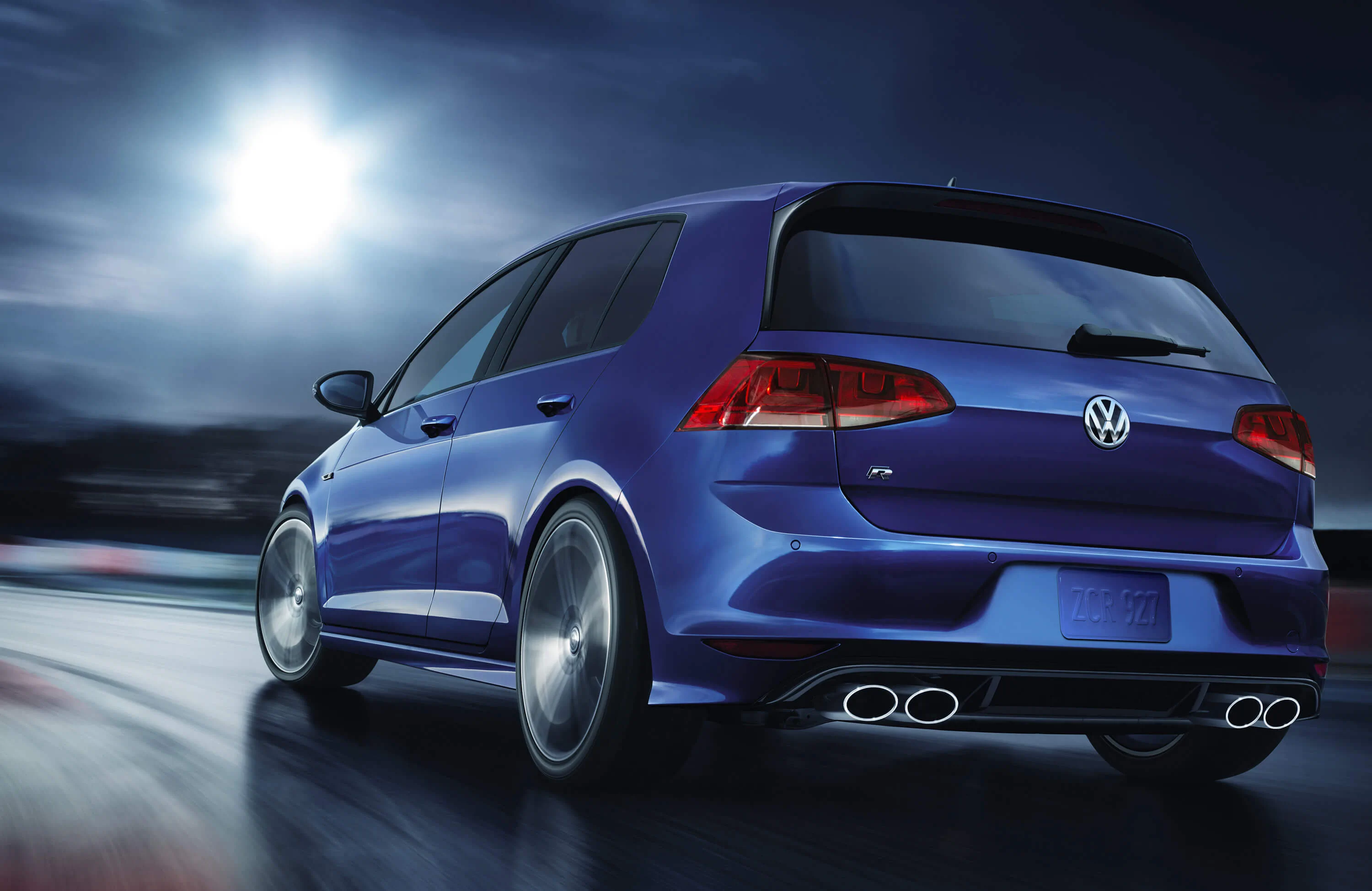 VOLKSWAGEN-Golf-VII-R-5-Doors-5392_52.jpg