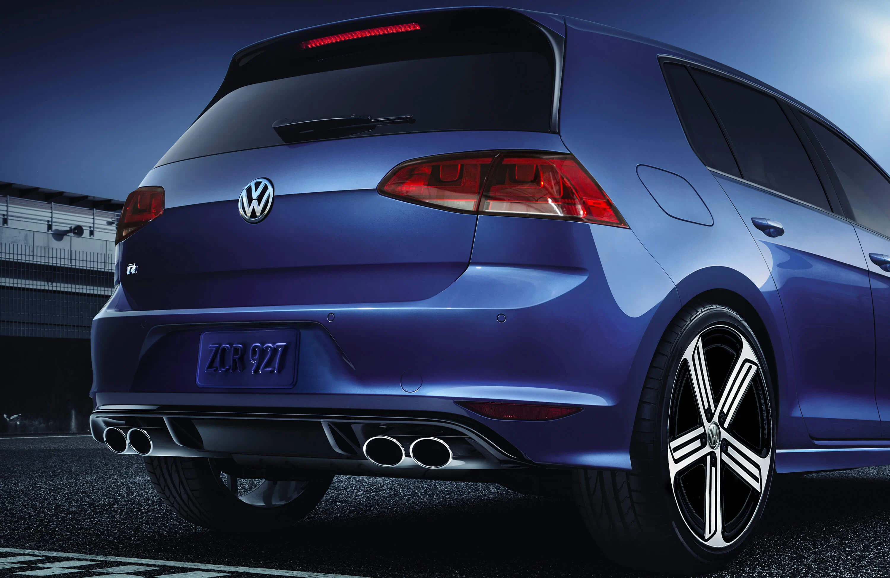 VOLKSWAGEN-Golf-VII-R-5-Doors-5392_55.jpg