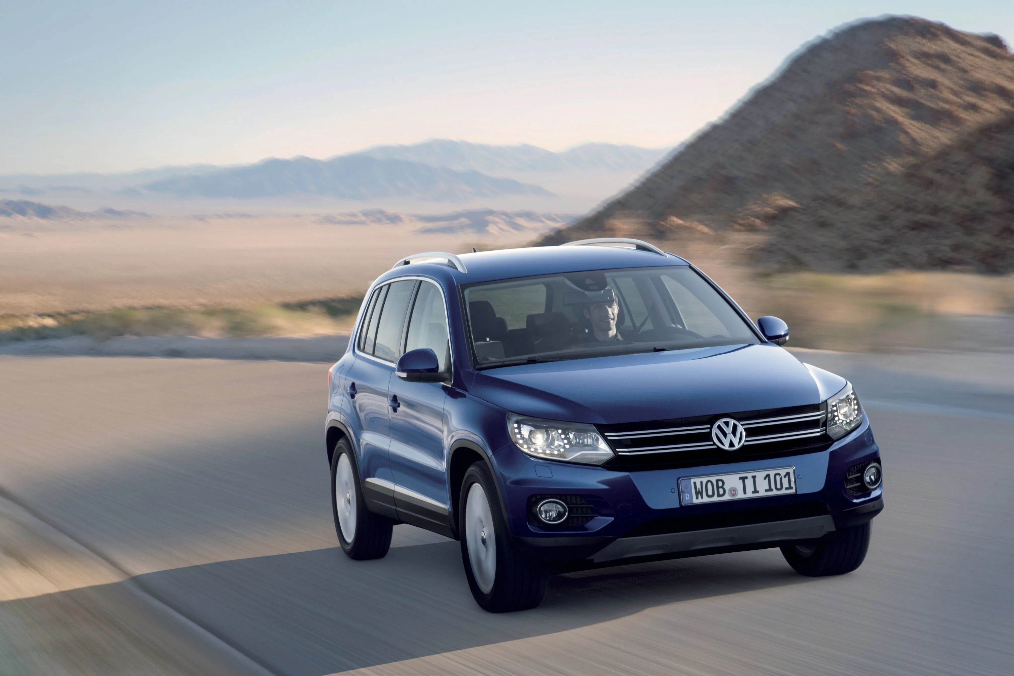 VOLKSWAGEN-Tiguan-4339_39-1.jpg