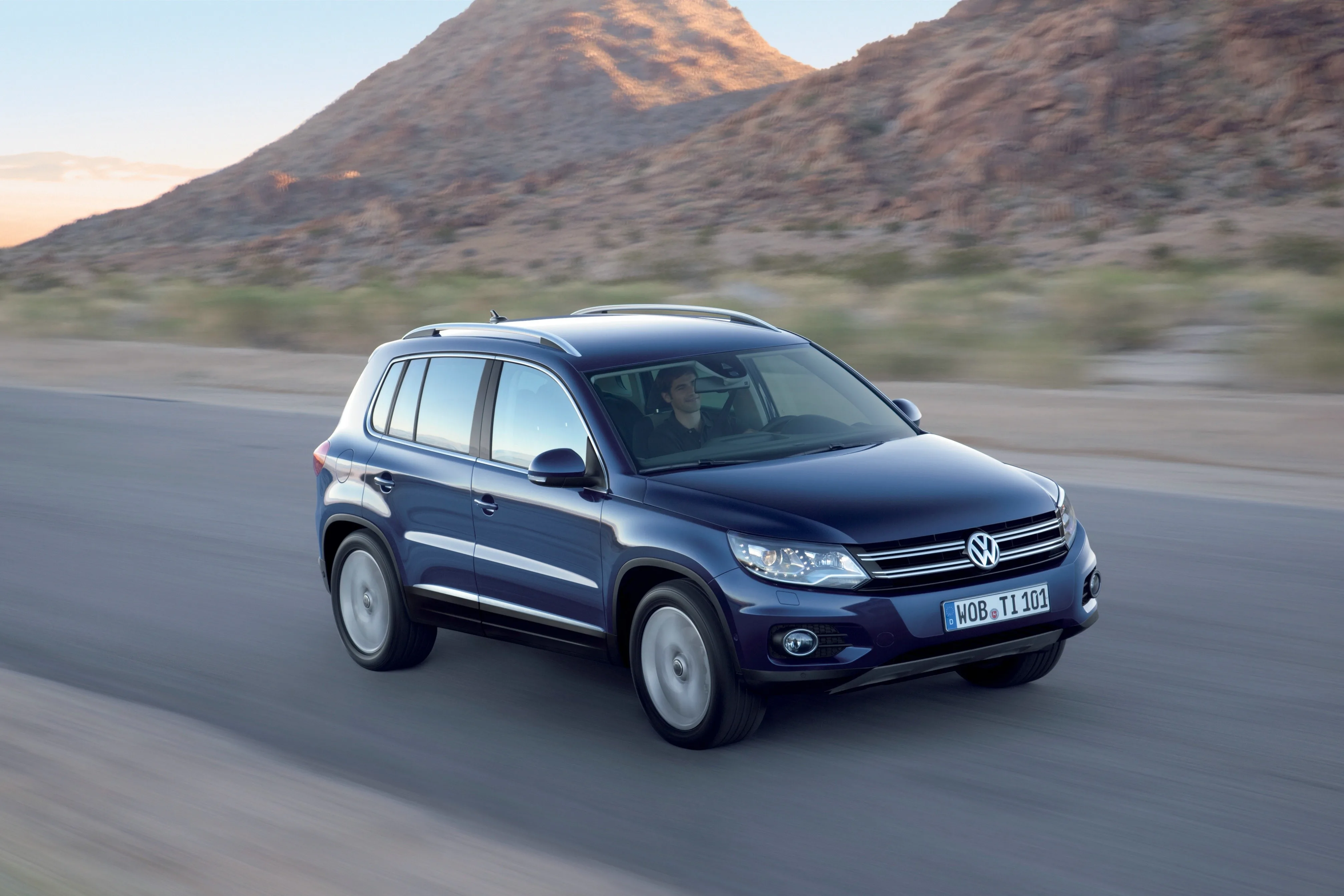 VOLKSWAGEN-Tiguan-4339_40-1.jpg