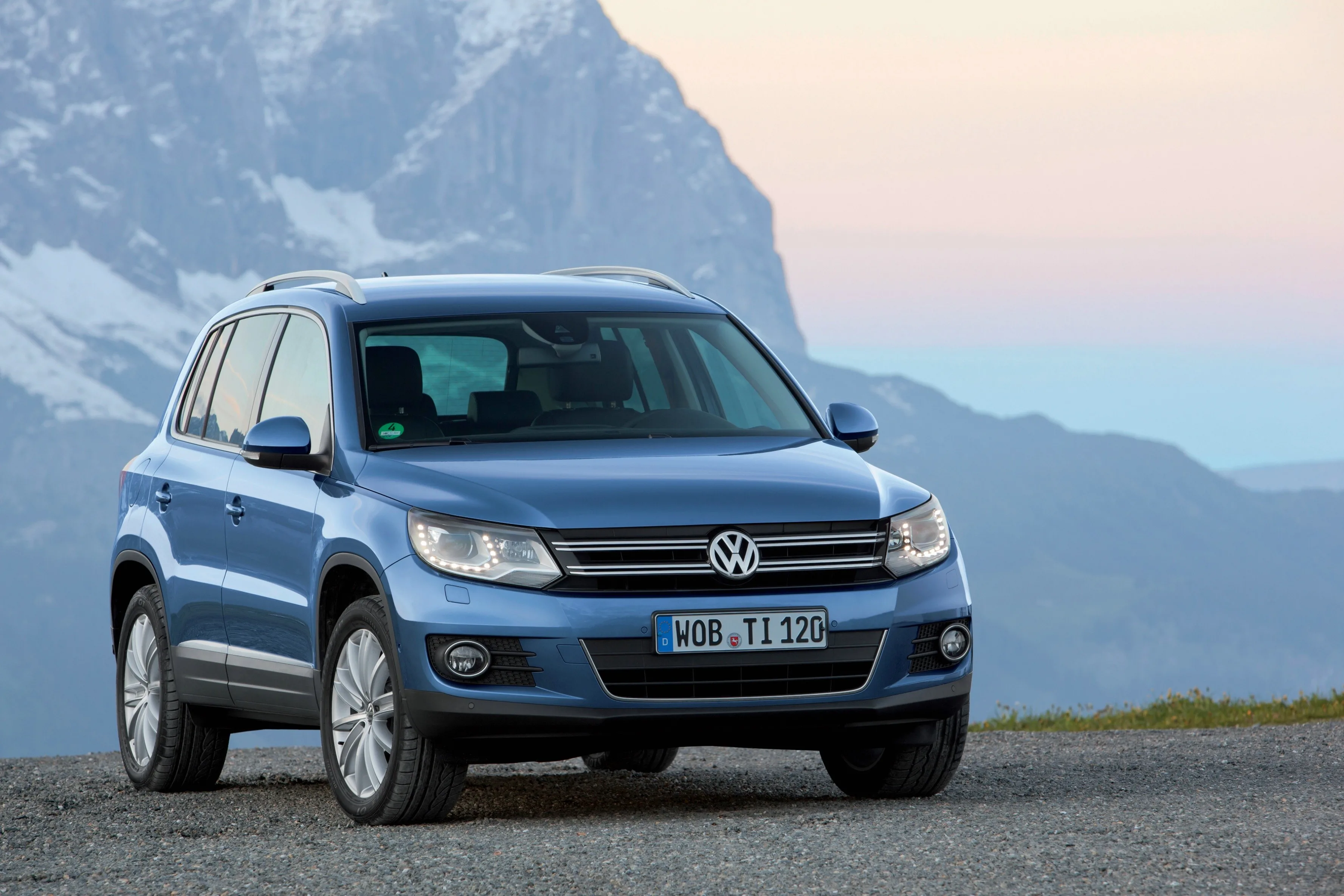 VOLKSWAGEN-Tiguan-4339_41-1.jpg