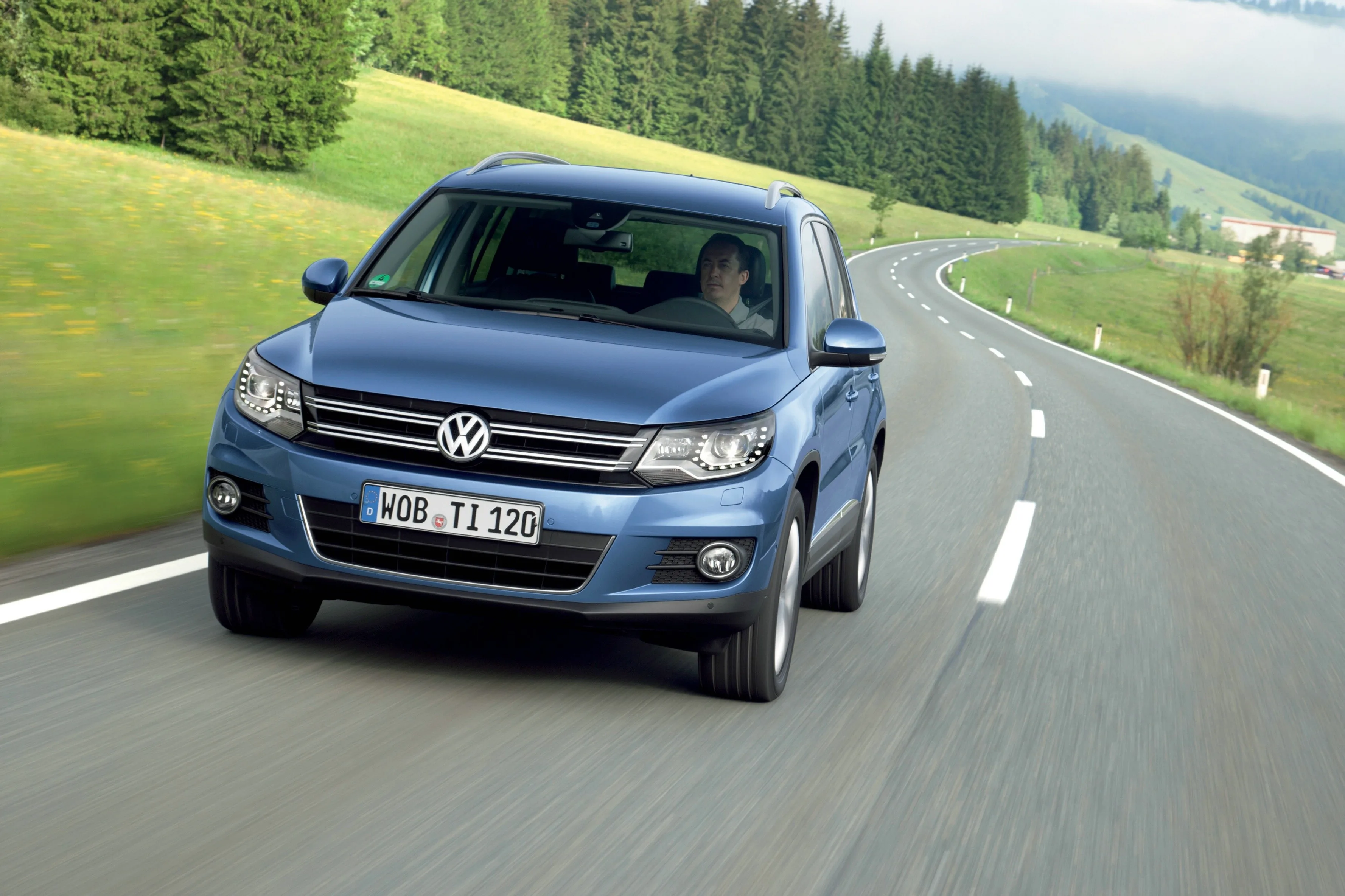 VOLKSWAGEN-Tiguan-4339_44-1.jpg