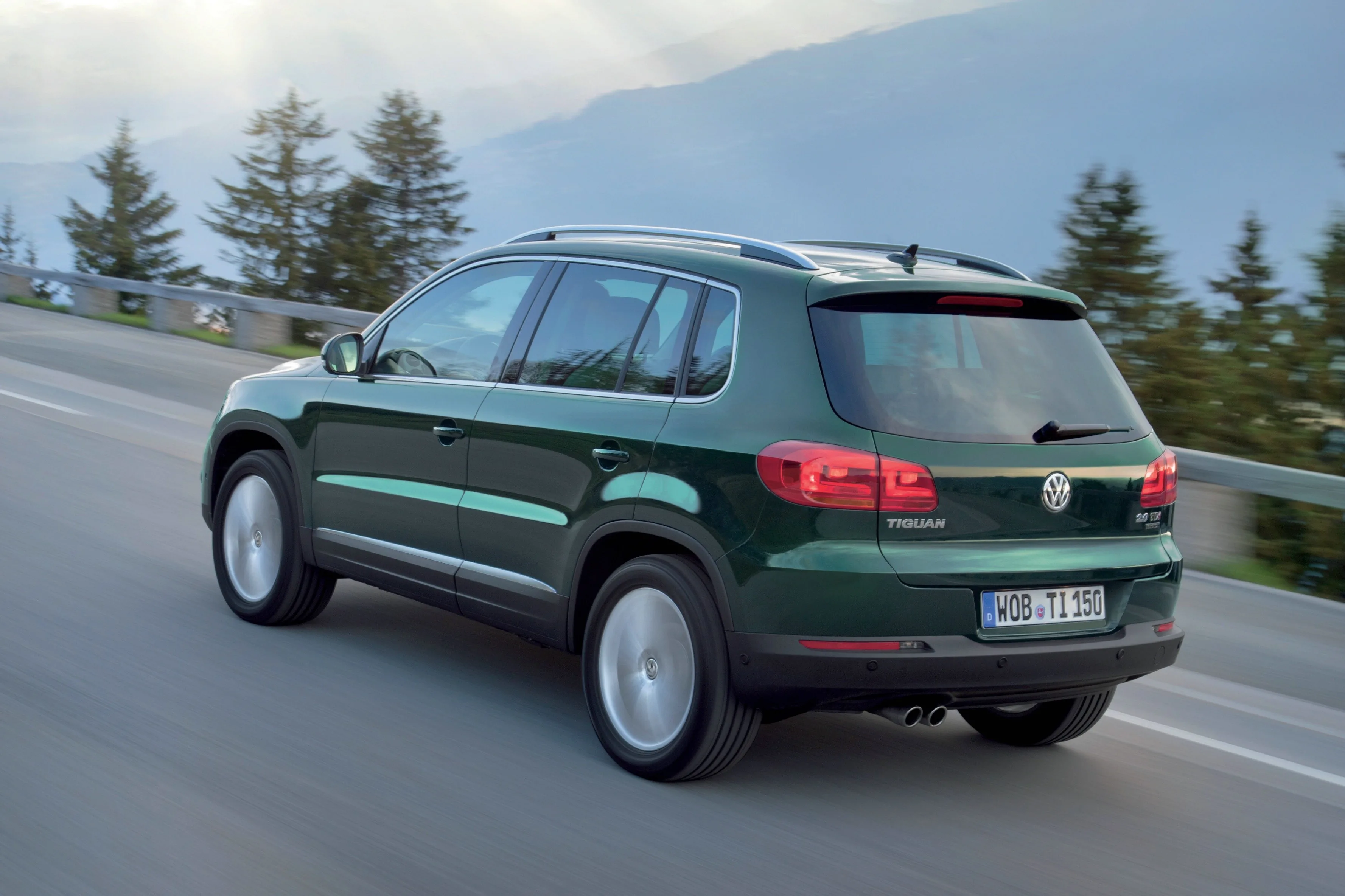 VOLKSWAGEN-Tiguan-4339_49-1.jpg