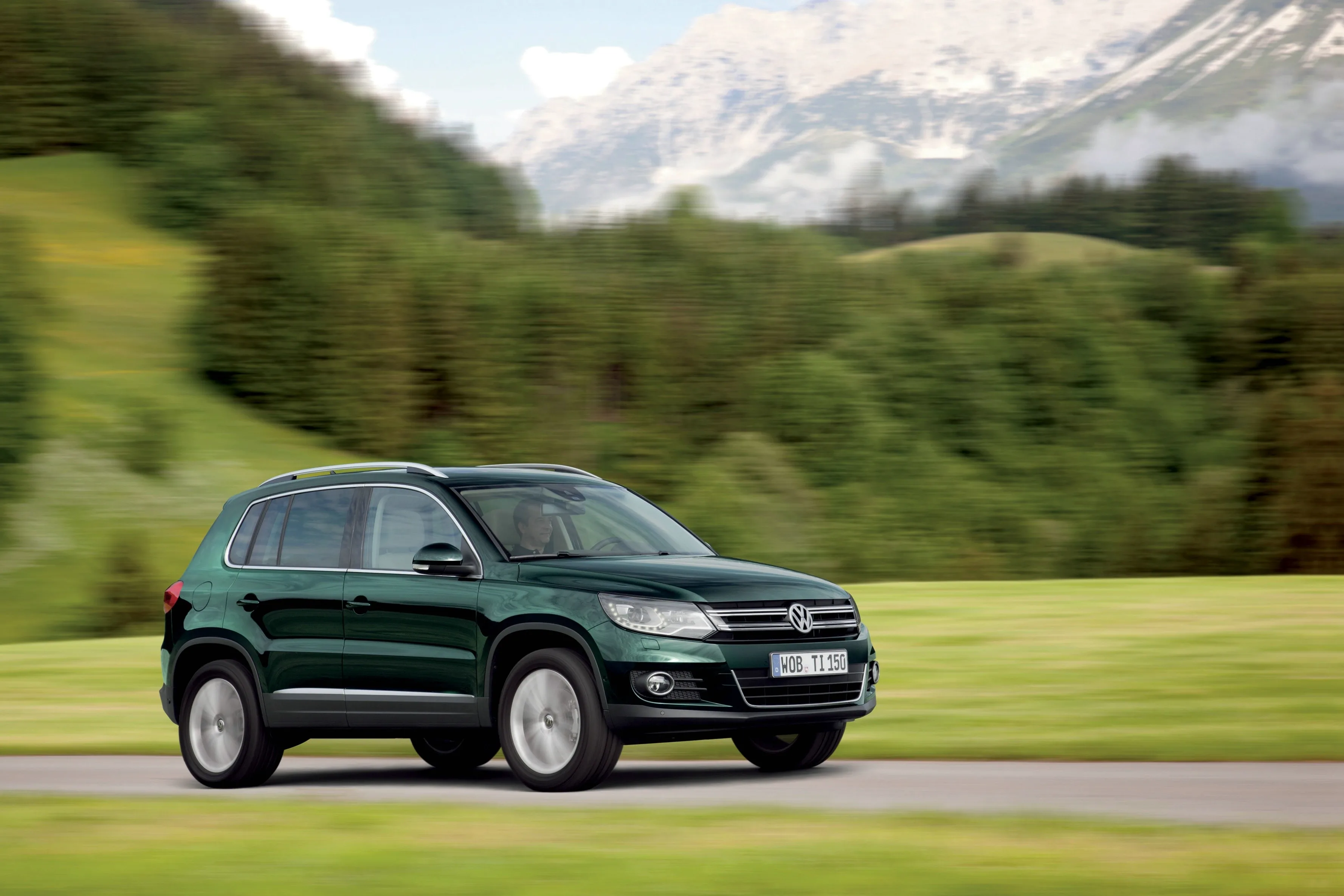 VOLKSWAGEN-Tiguan-4339_52-1.jpg
