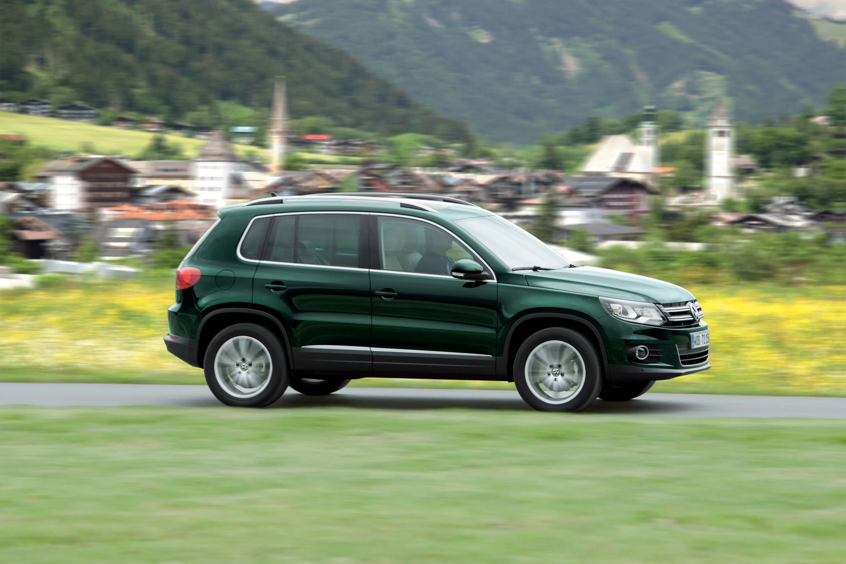 VOLKSWAGEN-Tiguan-4339_53-1.jpg