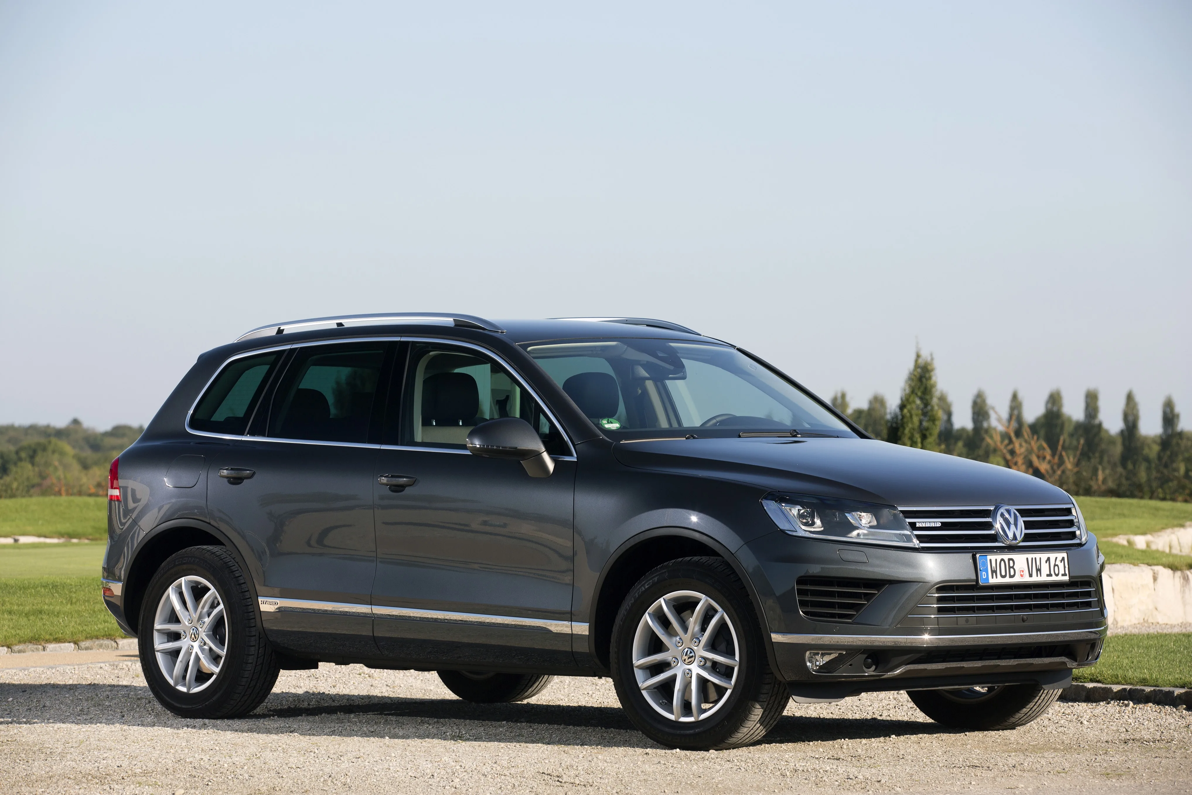 VOLKSWAGEN-Touareg-5281_37-2.jpg