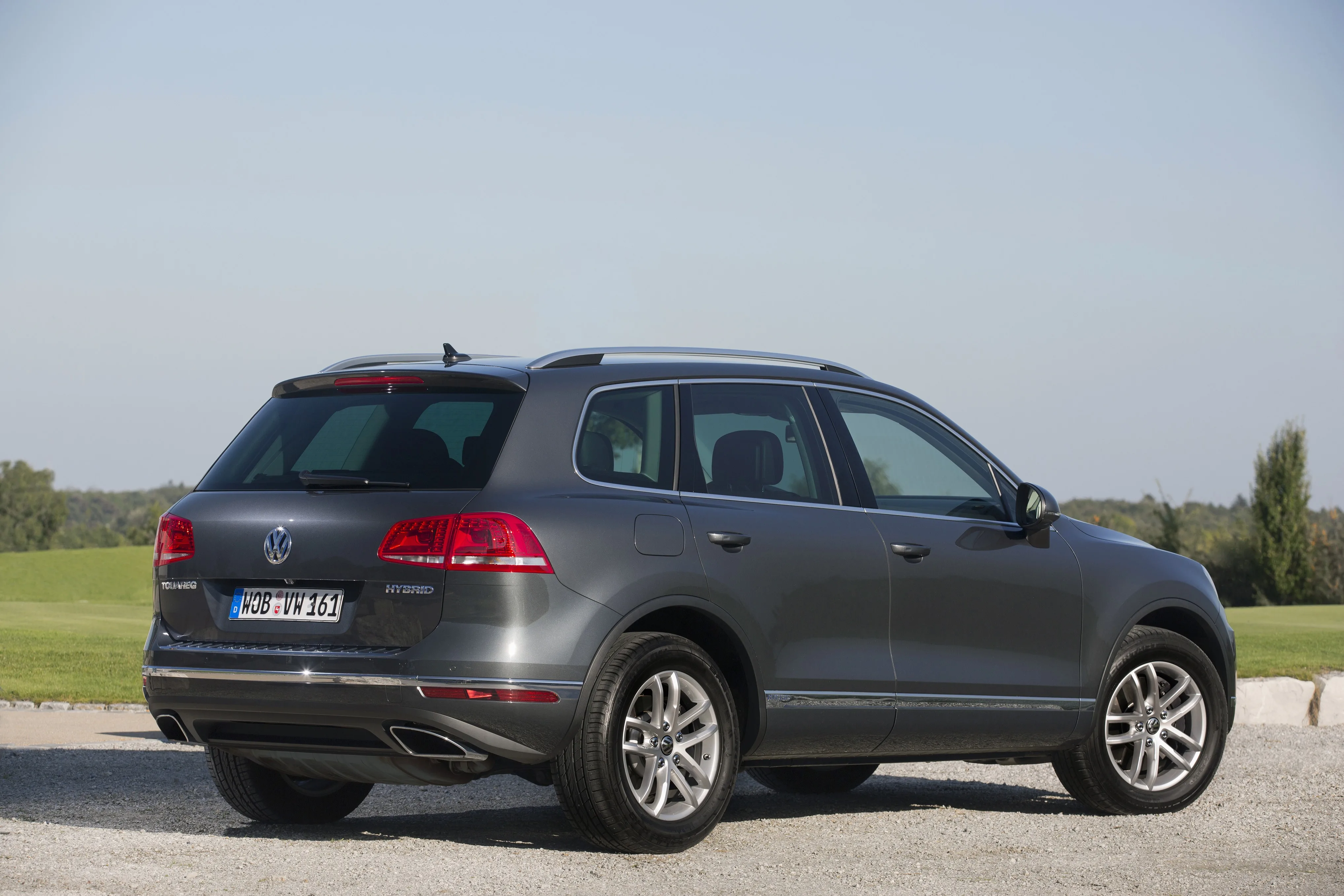 VOLKSWAGEN-Touareg-5281_38-2.jpg