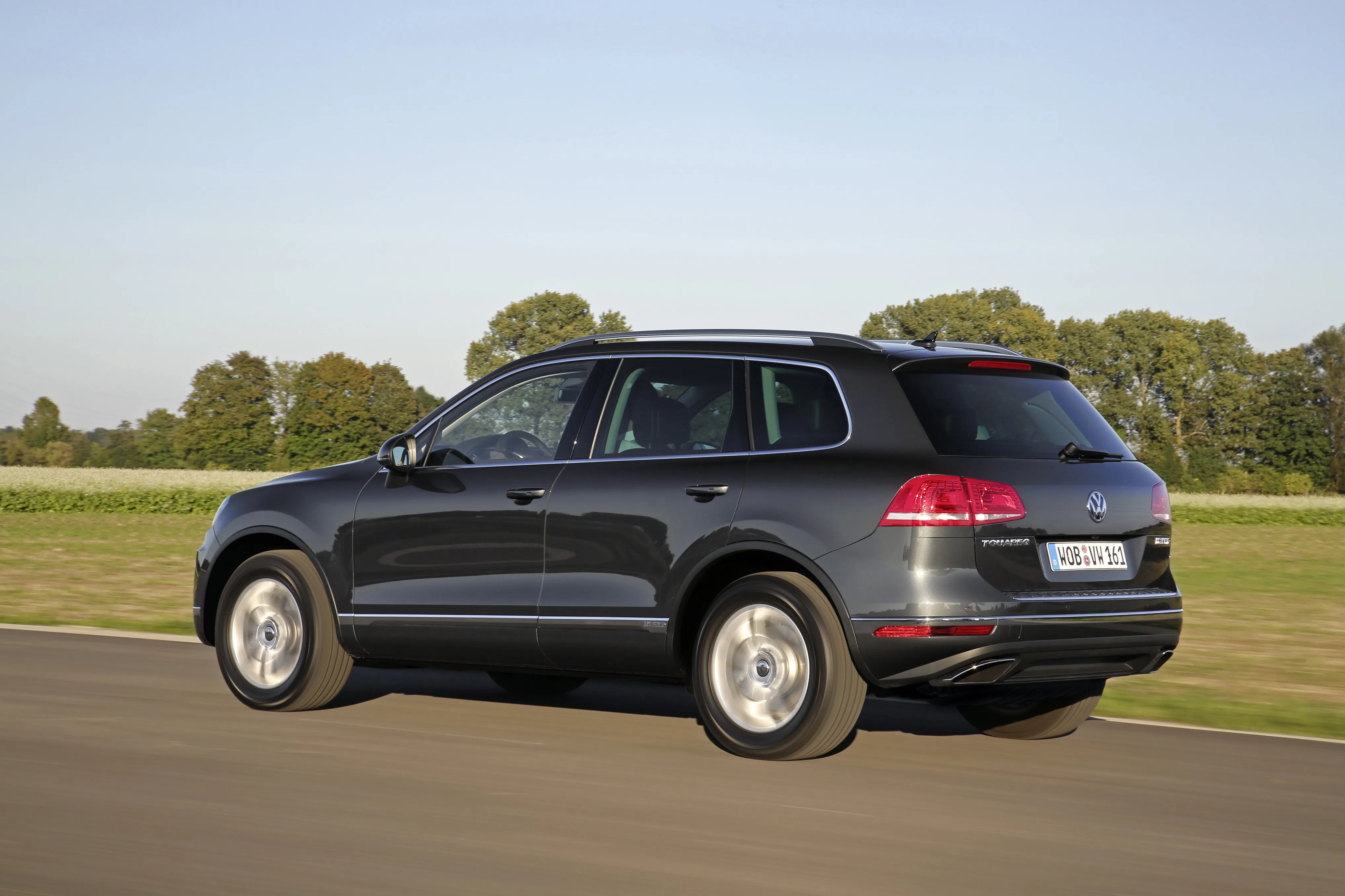 VOLKSWAGEN-Touareg-5281_40-2.jpg