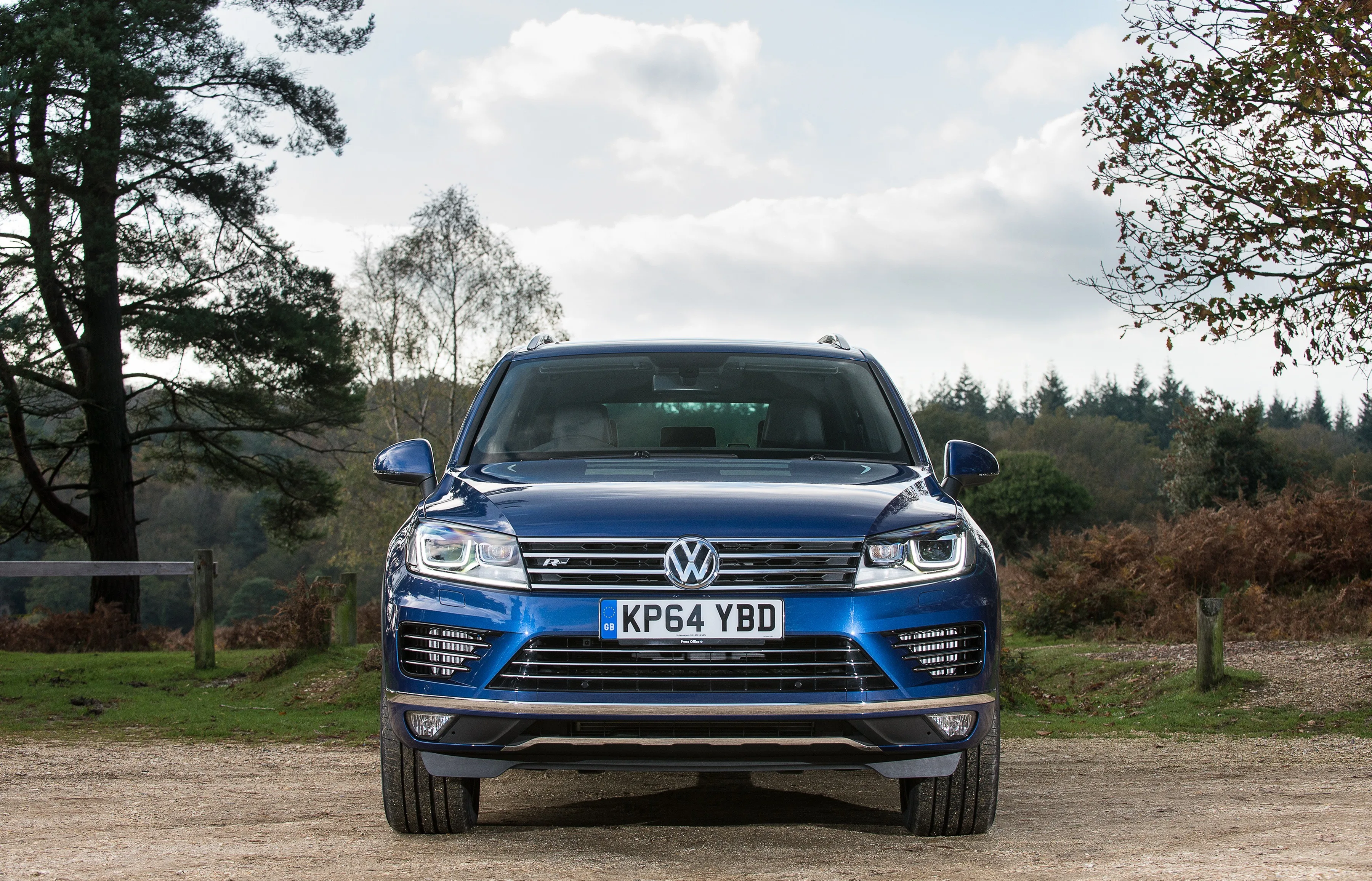 VOLKSWAGEN-Touareg-5281_53-2.jpg