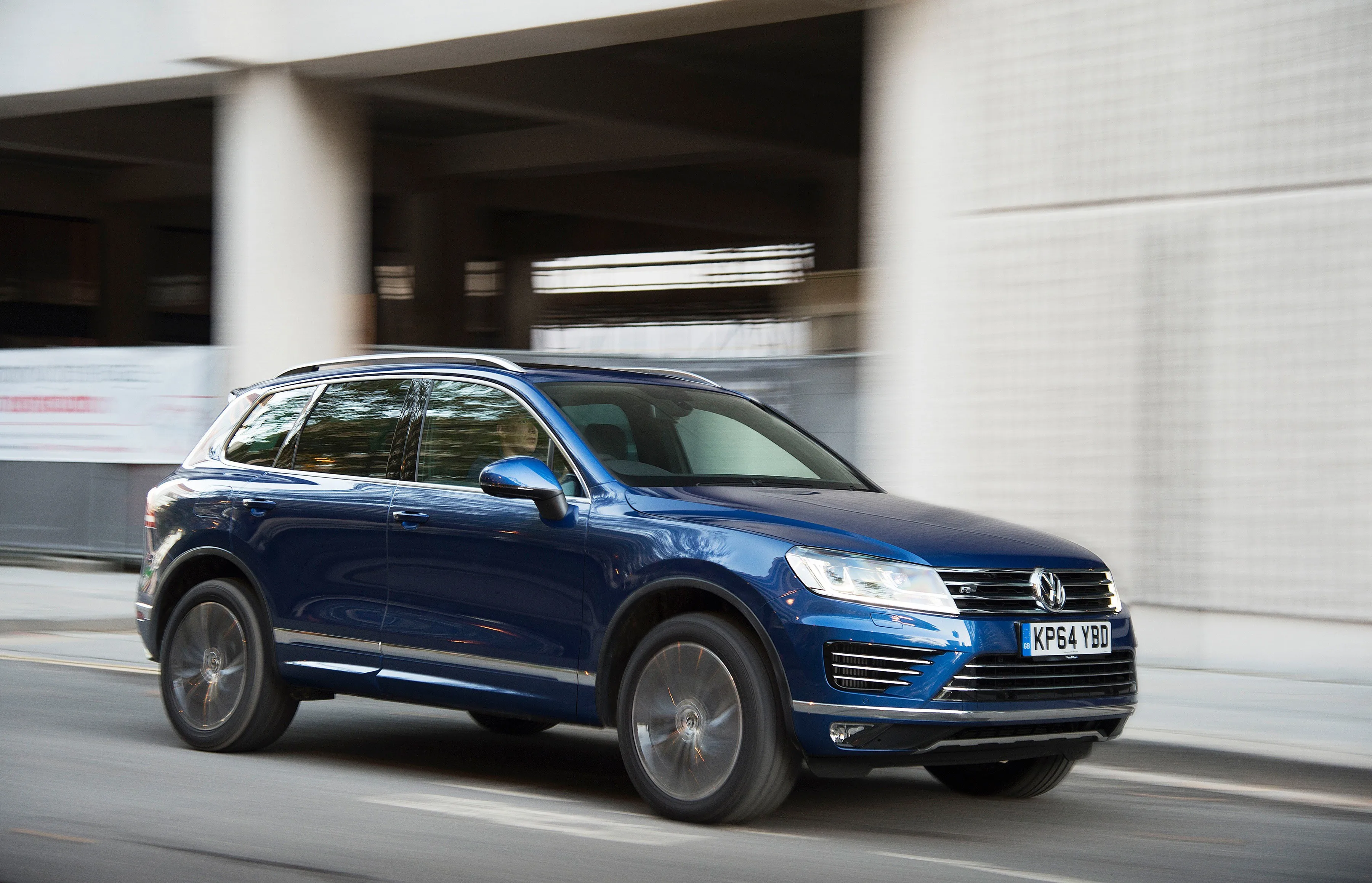 VOLKSWAGEN-Touareg-5281_57.jpg