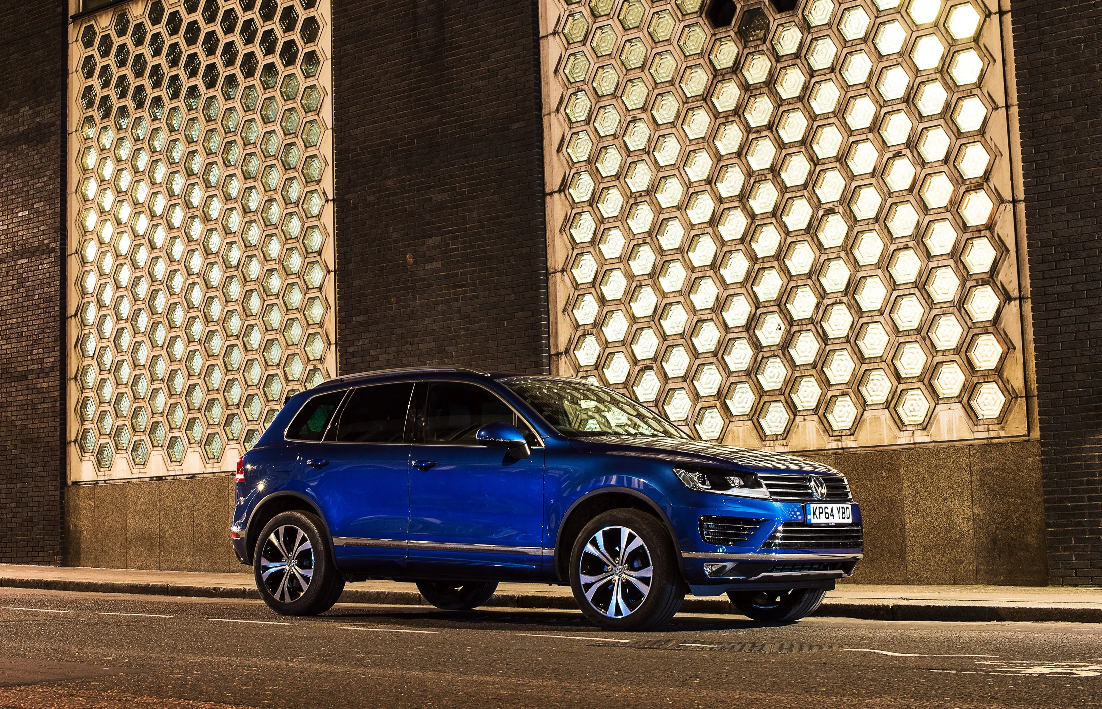 VOLKSWAGEN-Touareg-5281_62.jpg