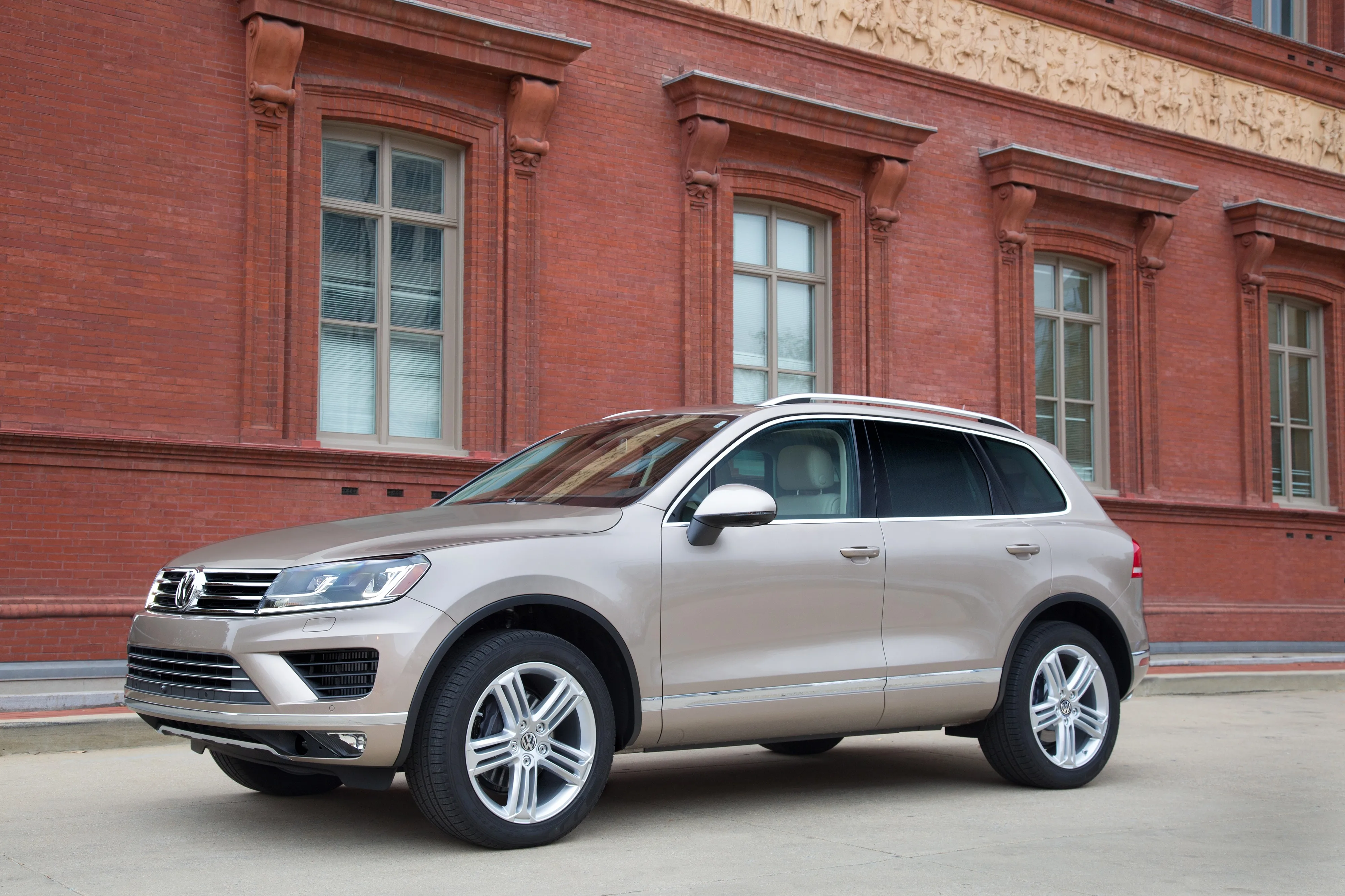 VOLKSWAGEN-Touareg-5281_71.jpg
