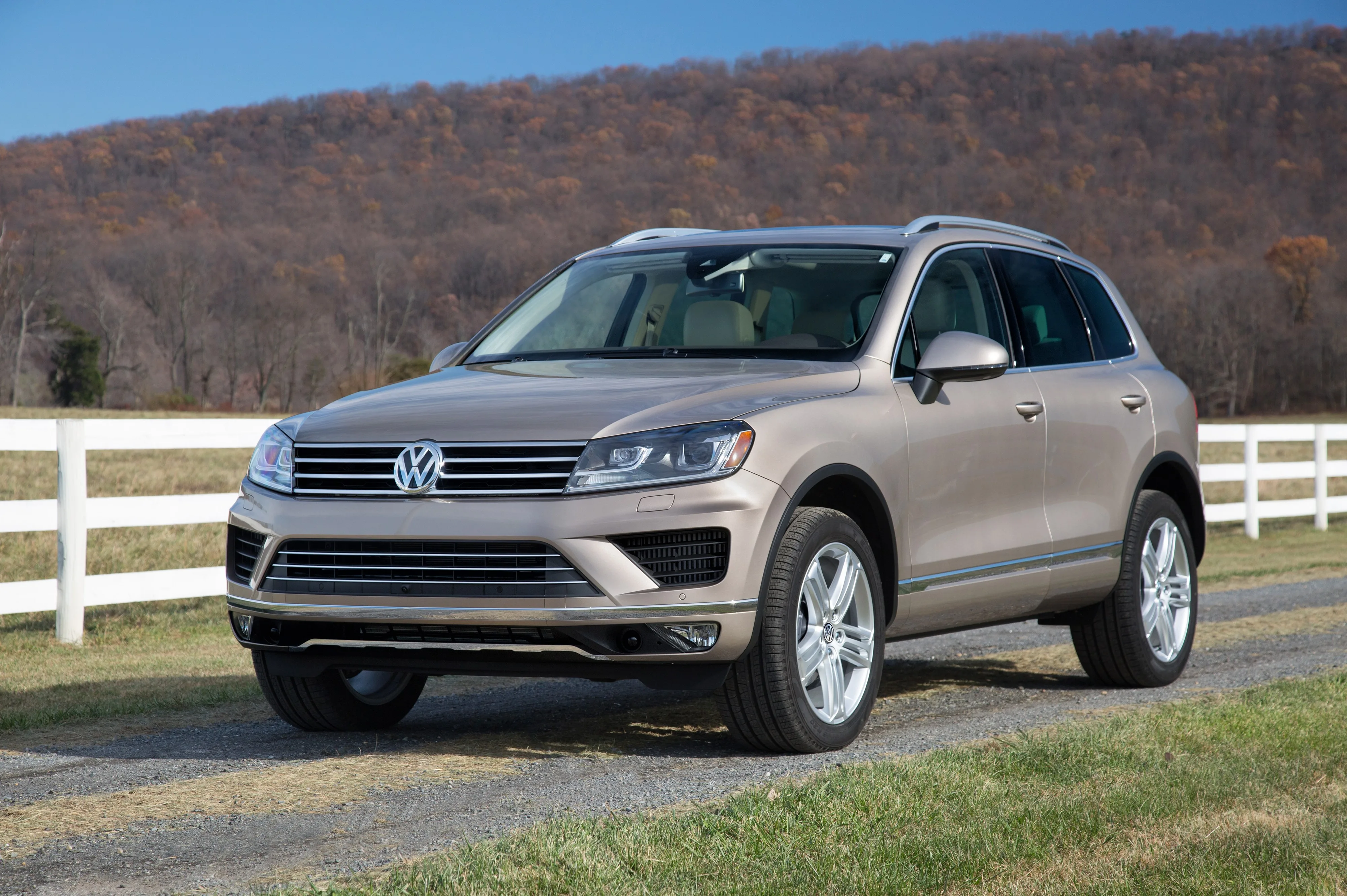 VOLKSWAGEN-Touareg-5281_72.jpg