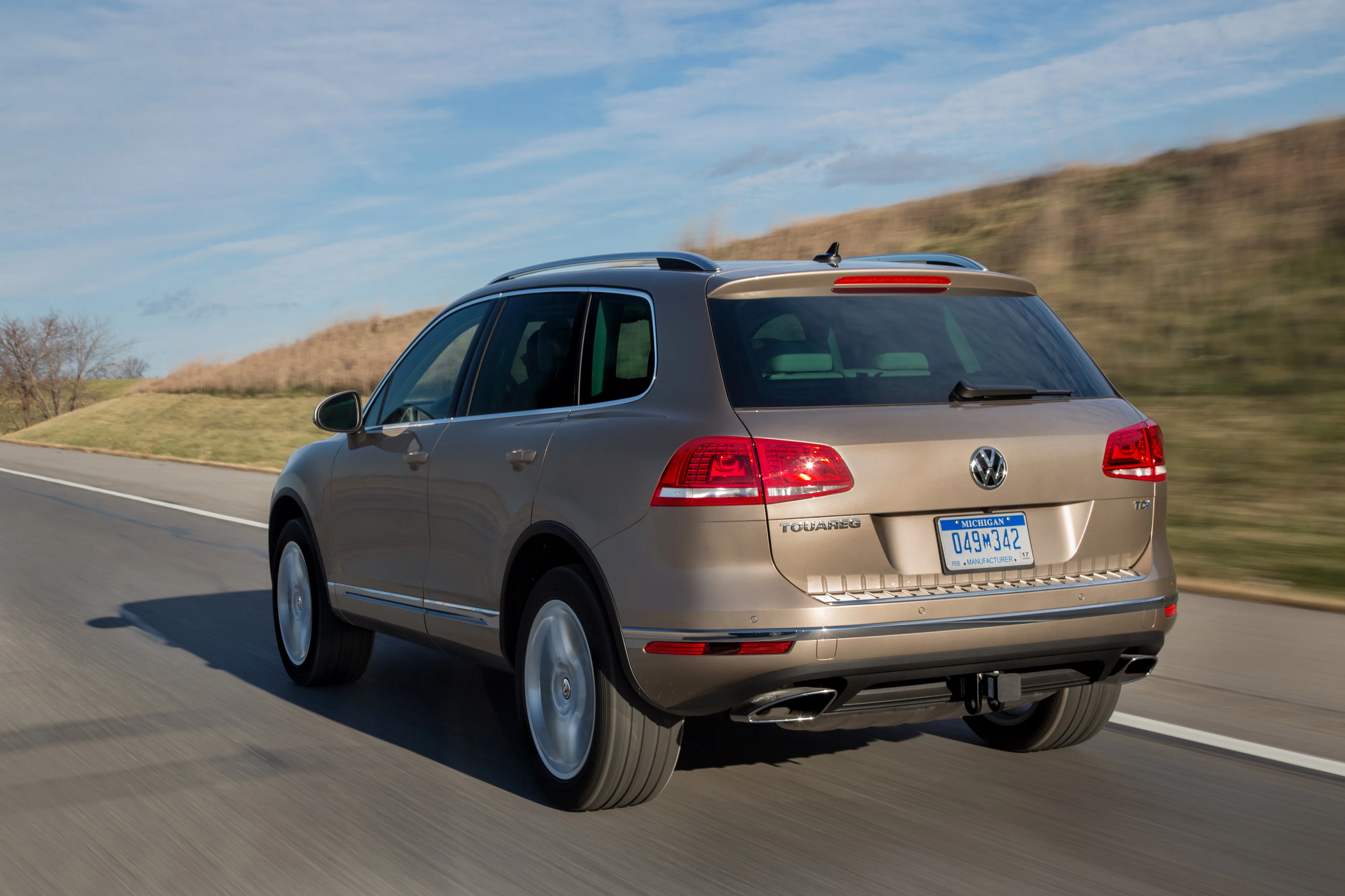 VOLKSWAGEN-Touareg-5281_74.jpg