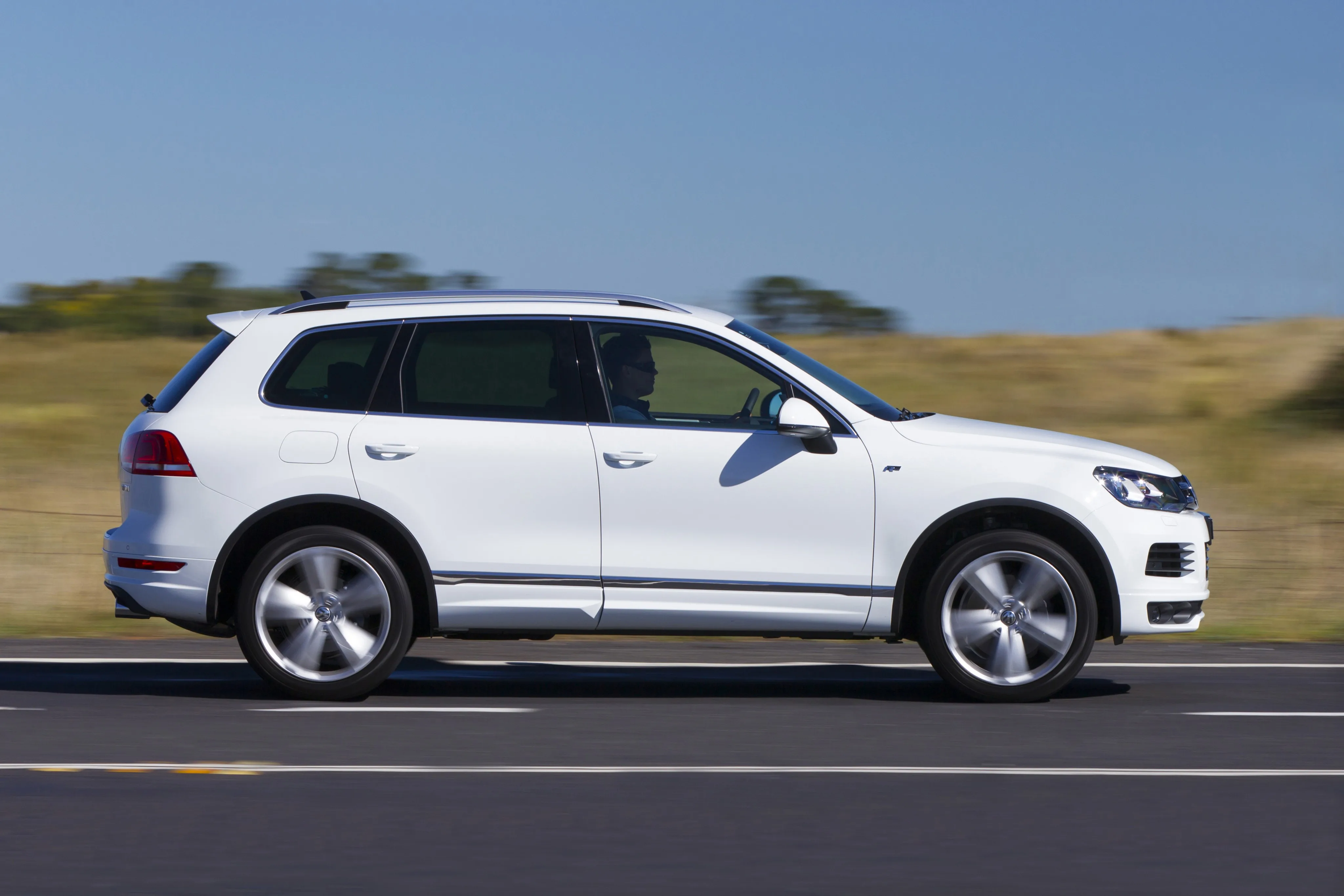 VOLKSWAGEN-Touareg-5281_80.jpg