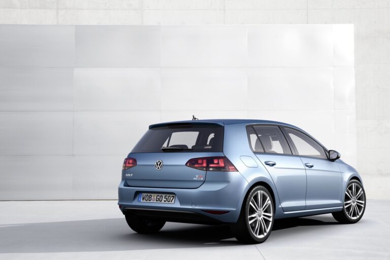VOLKSWAGEN Golf VII 5 drzwiowe 2012-2017