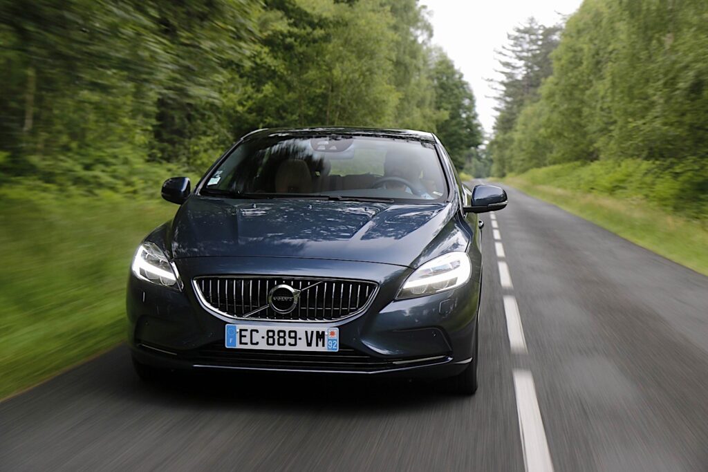 VOLVO V40 2016-2019