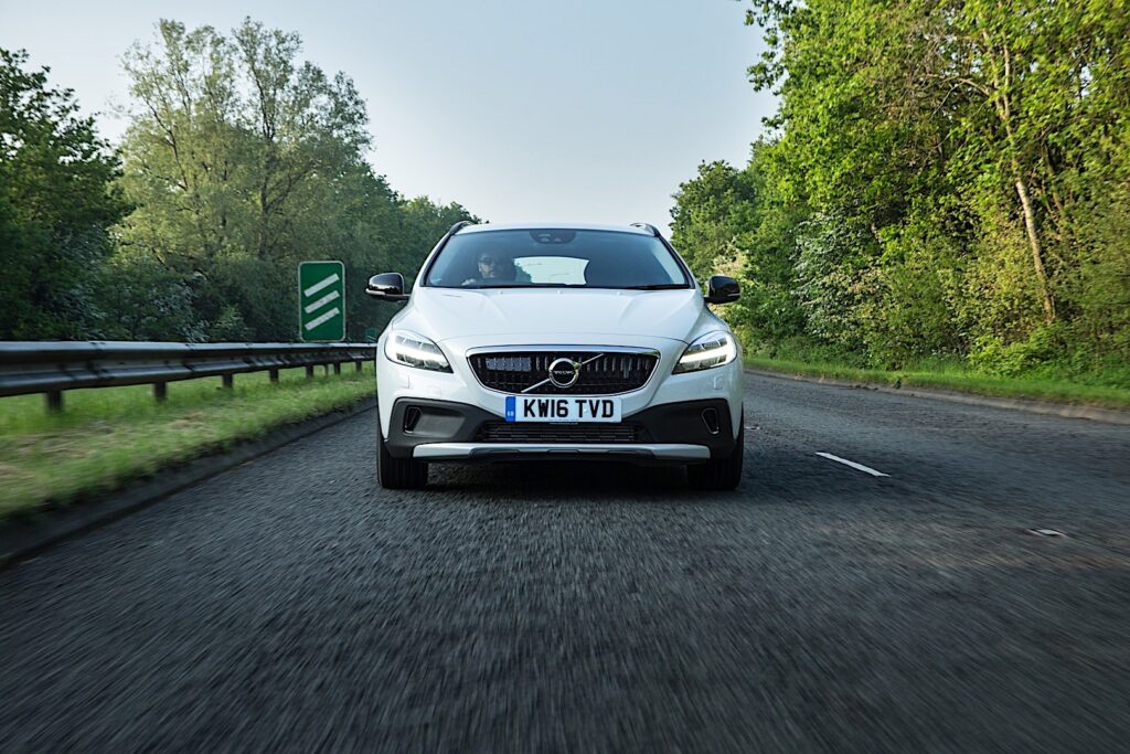 VOLVO V40 Cross Country 2016-2019