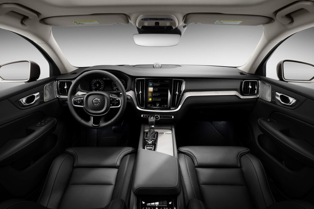 VOLVO V60 Cross Country 2018-Present