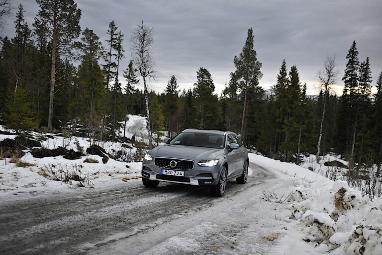 VOLVO V90 Cross Country 2016-2019