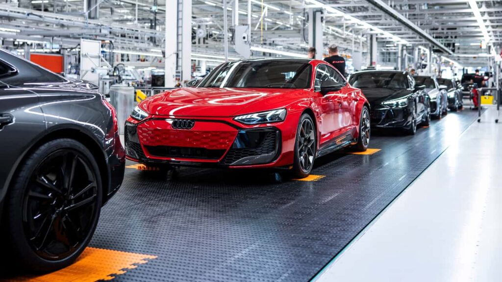 Stellantis na krawędzi: Jak taryfy Trumpa mogą wymusić sprzedaż Alfa Romeo i Maserati