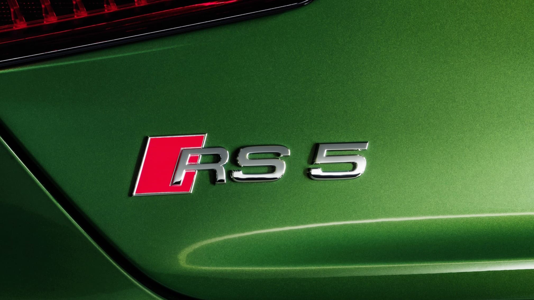 Nowe Audi RS 5: Czy zrewolucjonizuje rynek sportowych sedanów?