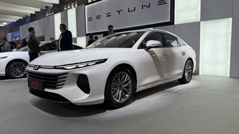 Bestune B70 z Chin: Duży liftback