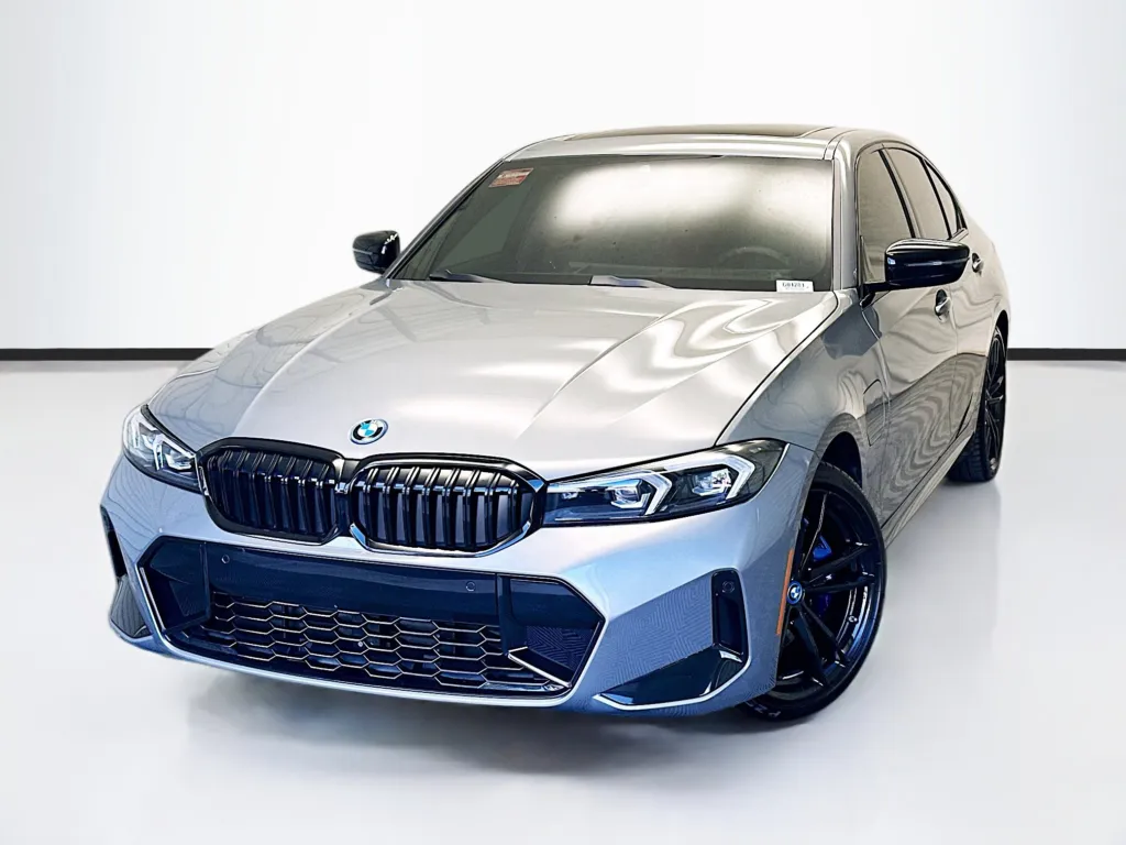 BMW 330e xDrive Touring: Elektryzujący zasięg