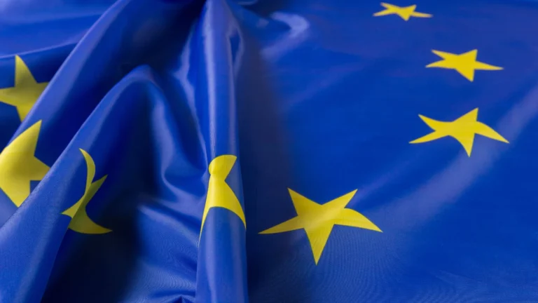 Nowe zasady cenowe dla chińskich aut elektrycznych w Europie – zagrożenie dla Tesli czy szansa dla konsumentów?