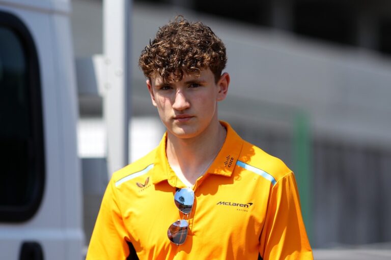 Alex Dunne triumfuje w swoim debiutanckim wyścigu F2