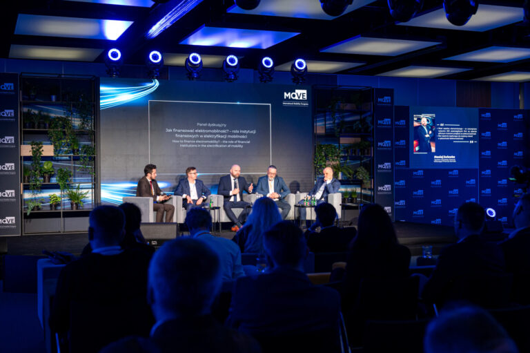 Przyszłość amerykańskiego przemysłu motoryzacyjnego w rękach elektryfikacji: czy USA zostaną w tyle?