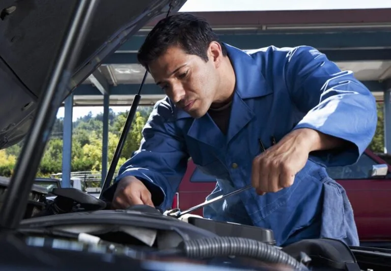 Nierówna praca silnika – przyczyny i rozwiązania