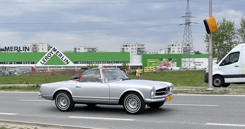 Fotoradar w Warszawie znowu zniszczony po 35 godzinach działania – co dalej z jego ochroną?