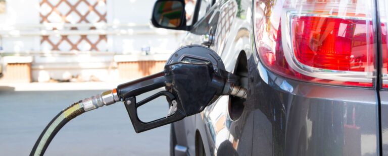 Poradnik: Najlepsze sposoby na oszczędzanie paliwa w mieście