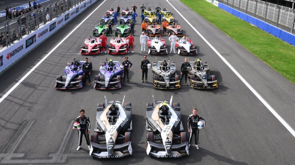 Nowe zasady i emocje w wyścigach Formuły E na sezon 2025: Co musisz wiedzieć?