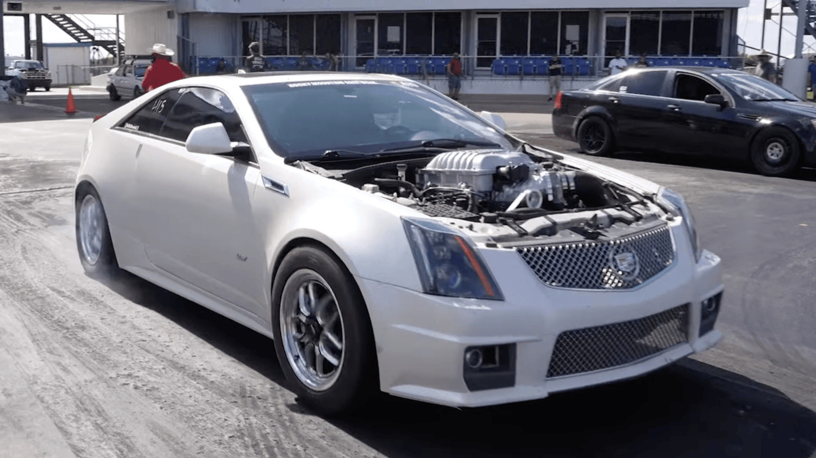 Hellcat na LS: Czy warto poświęcić maskę dla mocy?