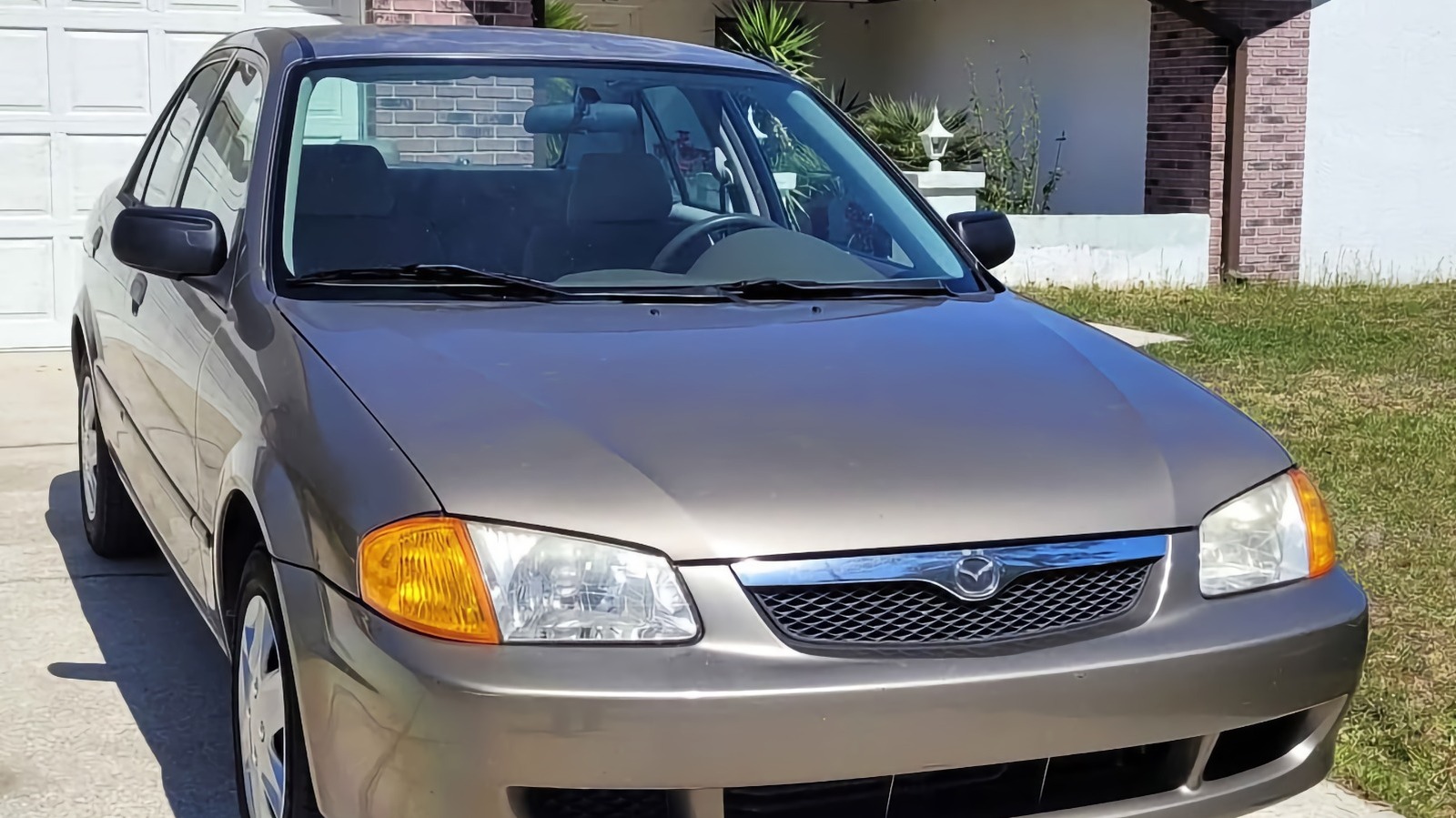 Czy 2000 Mazda Protege za 3