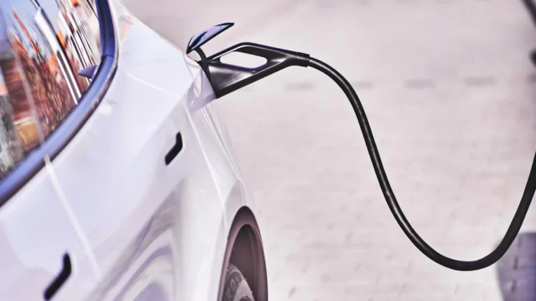 Jak skutecznie ładować samochód elektryczny: przewodnik dla kierowców