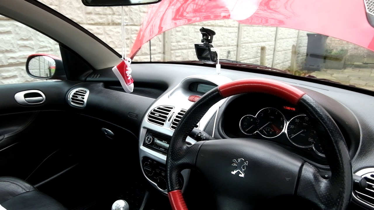 Peugeot 206cc: Awaria "Anti pollution fault" – co oznacza i jak ją naprawić?