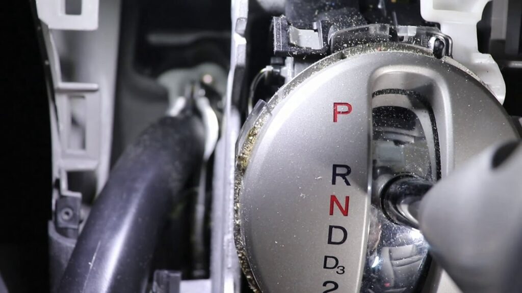 Honda Civic VIII: Słaby naciąg hamulca ręcznego – jak go skutecznie wyregulować?