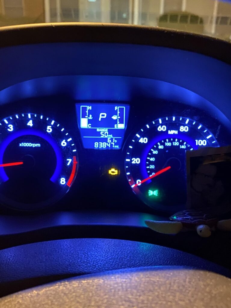 Co oznacza kontrolka check engine?