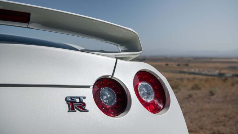 Nissan szykuje powrót legendarnego GT-R z nowymi osiągami i technologią elektryczną