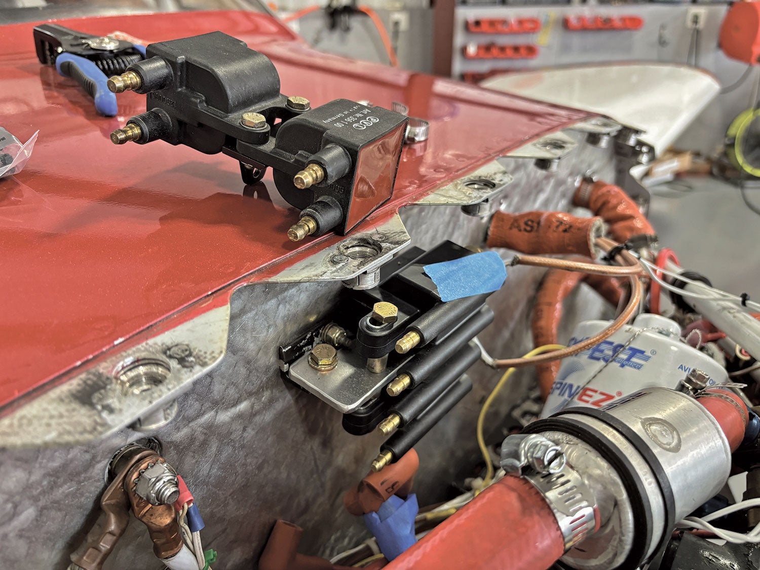 Porównanie tradycyjnych i nowoczesnych systemów zapłonowych