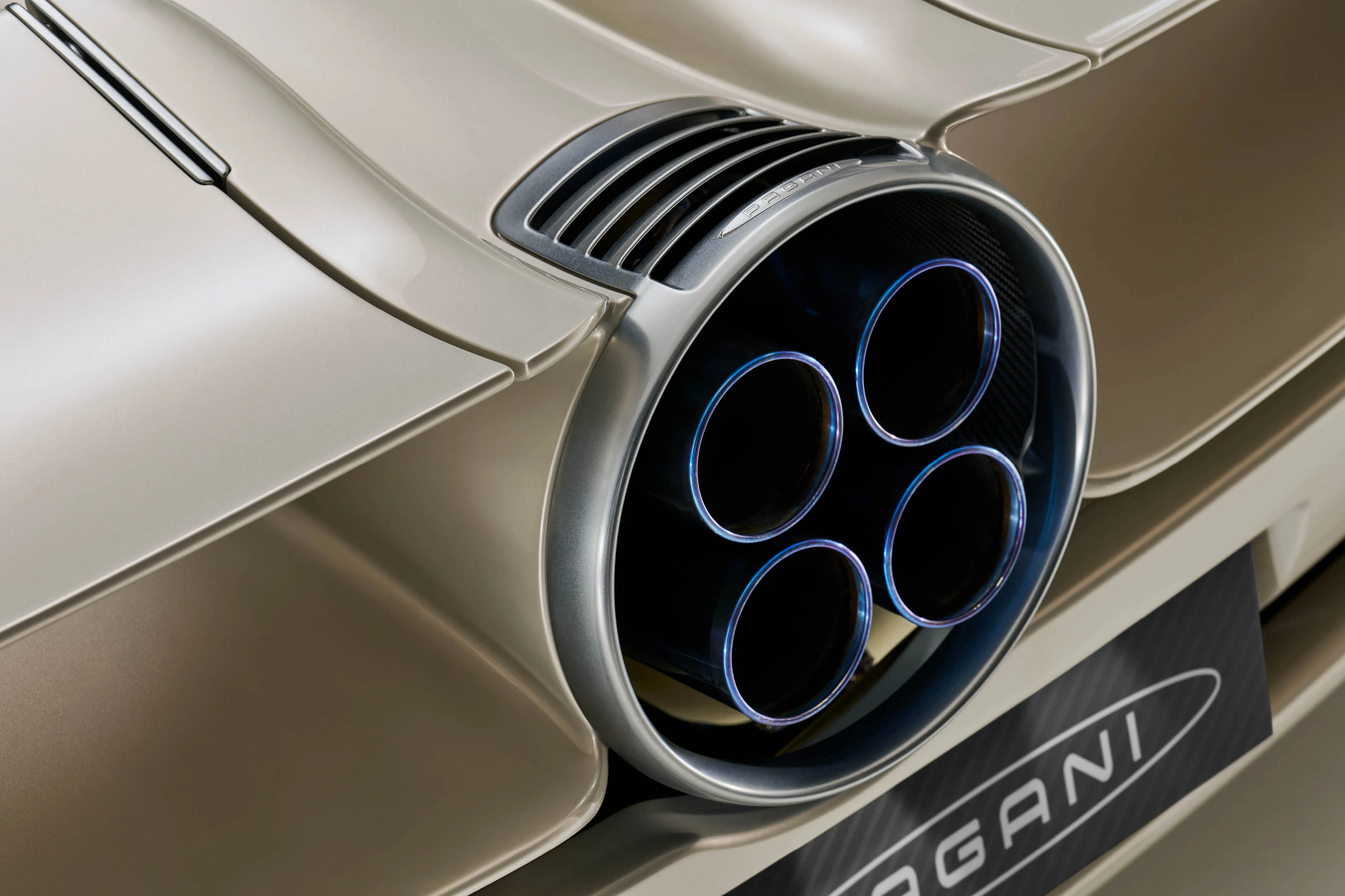 pagani-utopia-2022-7308_26.jpg