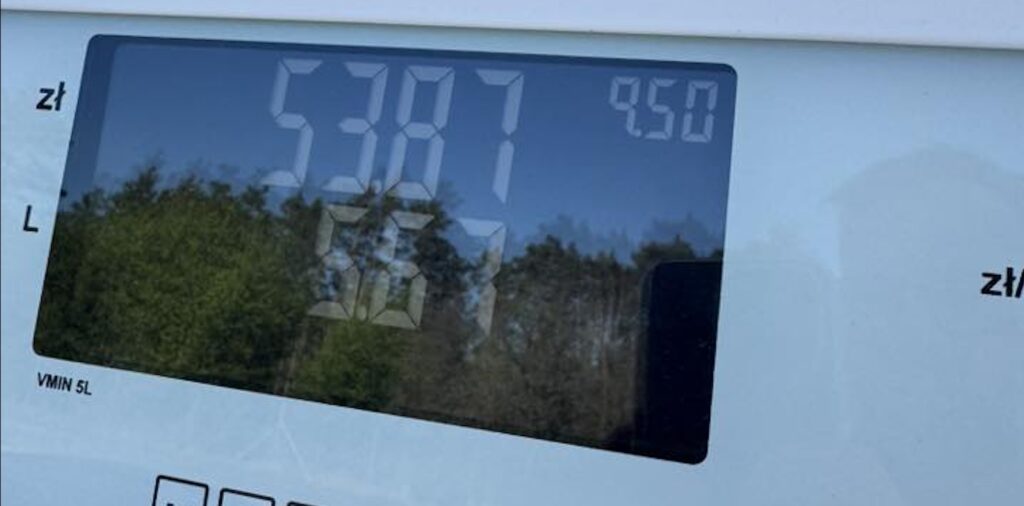 Ceny paliw osiągają nowe szczyty - stacja przy Silesia Ring zaskakuje rekordowym cennikiem