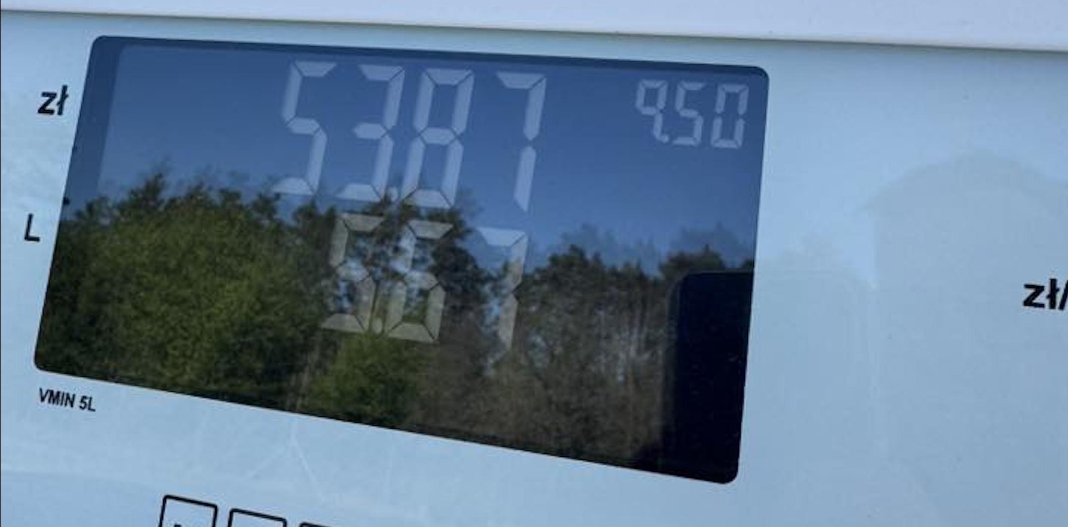 Ceny paliw osiągają nowe szczyty - stacja przy Silesia Ring zaskakuje rekordowym cennikiem