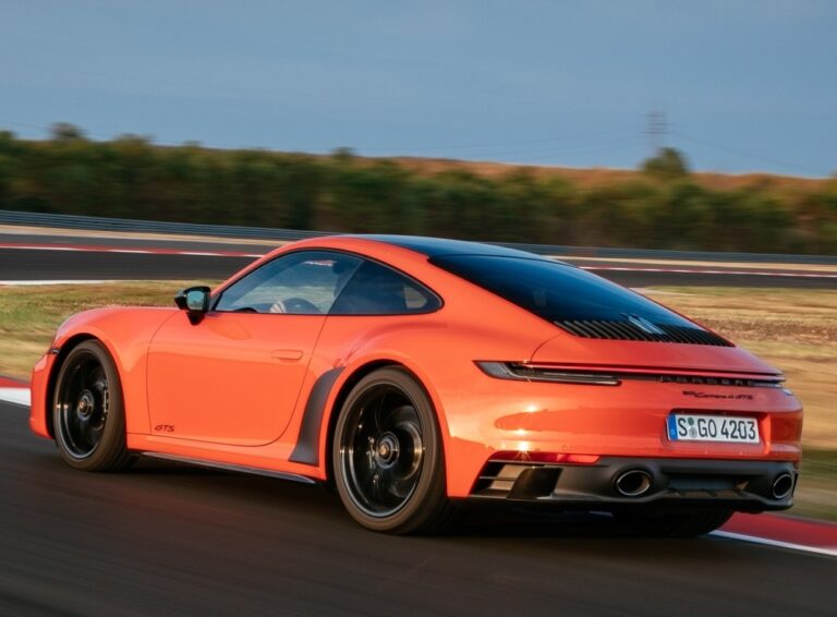 2022 Porsche 911 Carrera 4 GTS